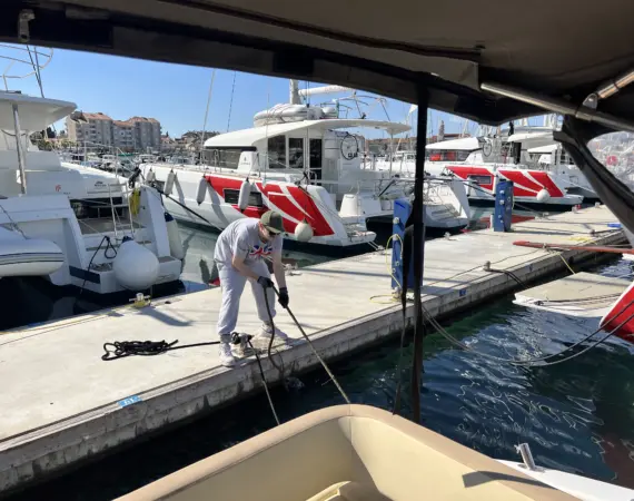 charter sa skiperom biograd upravljanje brodom na moru