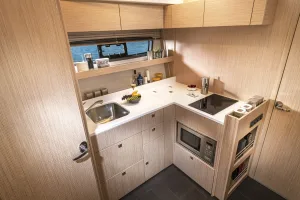 Bavaria SR41 spacious salon interior