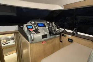 Bavaria Virtess 420 cockpit dining table